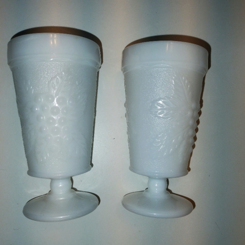 Milk Glass Grape Anchor Hocking Pedestal Candy Dish And 2 Tumblers - Picture 8 of 11